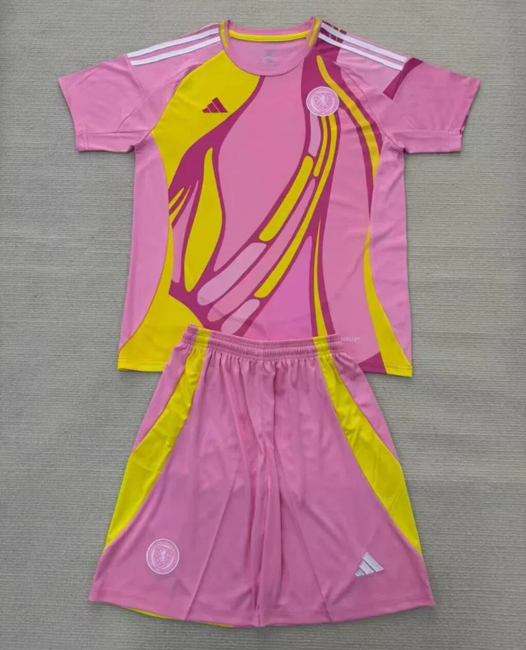 Kit ensemble football Écosse Scotland rose 2025/26
