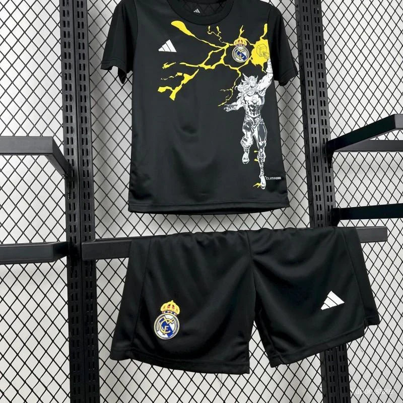 Kit ensemble football Real Madrid Marvel Avengers 2025/26